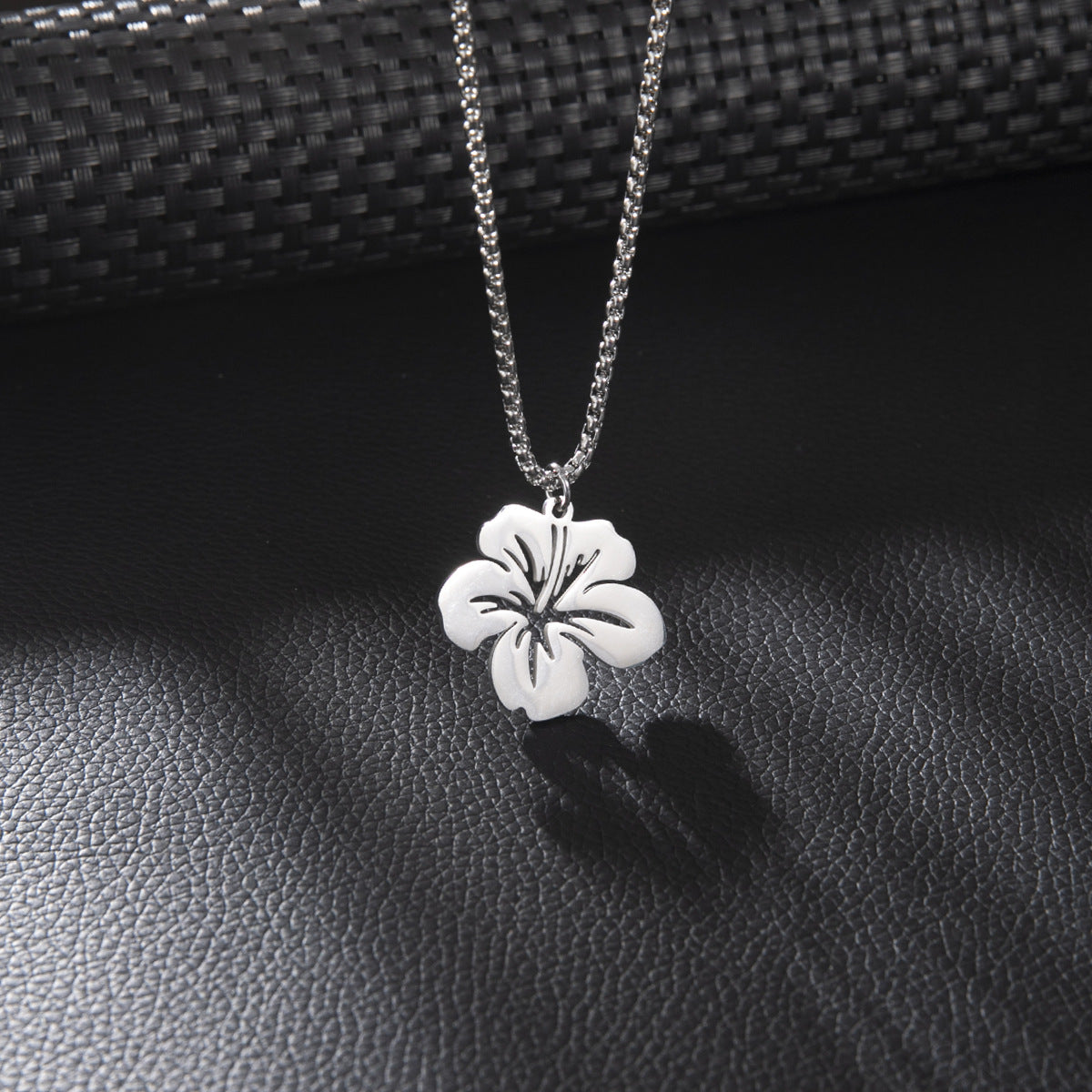 Wholesale Retro hollow flower necklace long hip-hop clavicle chain
